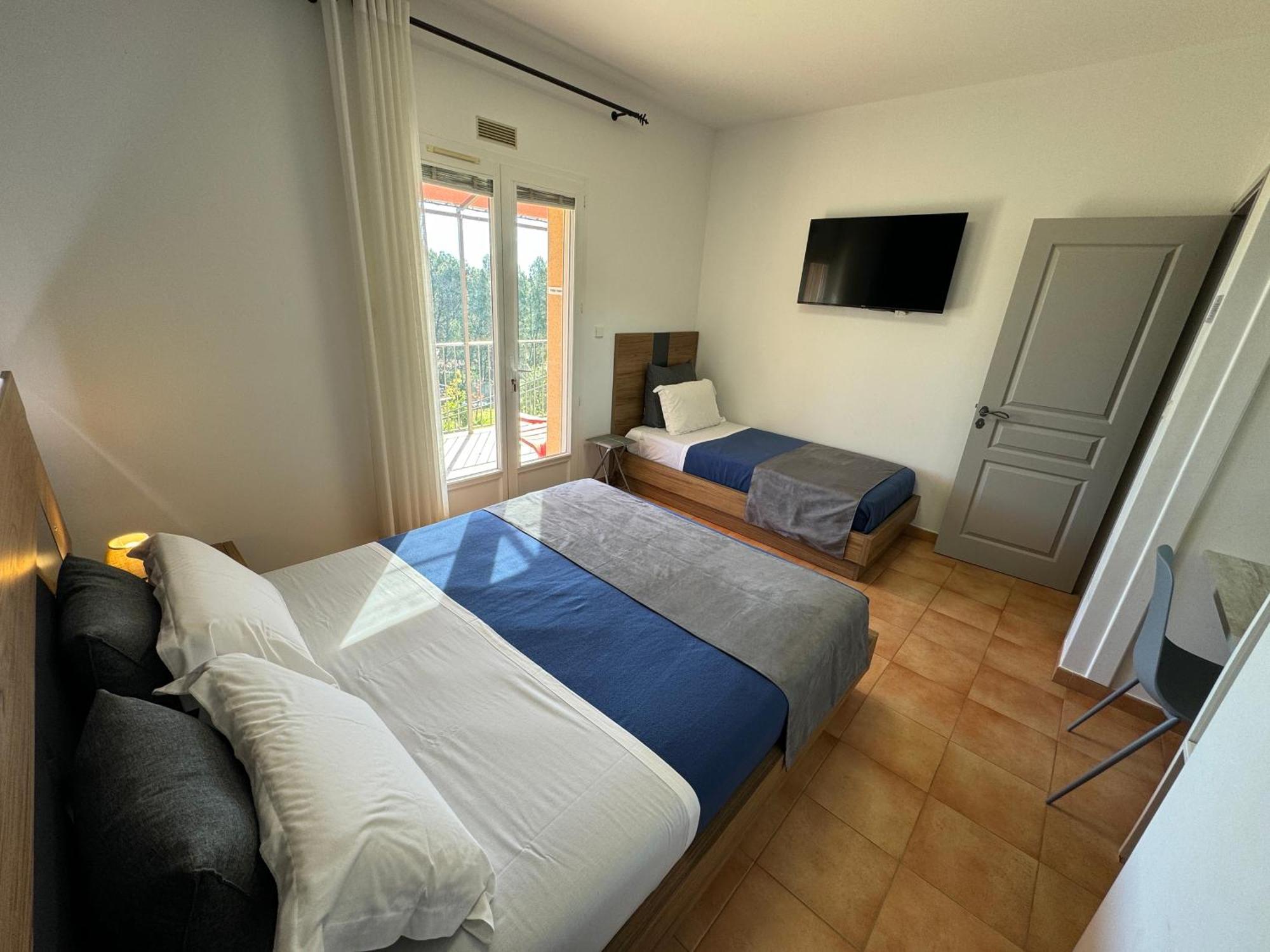 Domaine Maxxim Hotel Clermont-lʼHérault Buitenkant foto