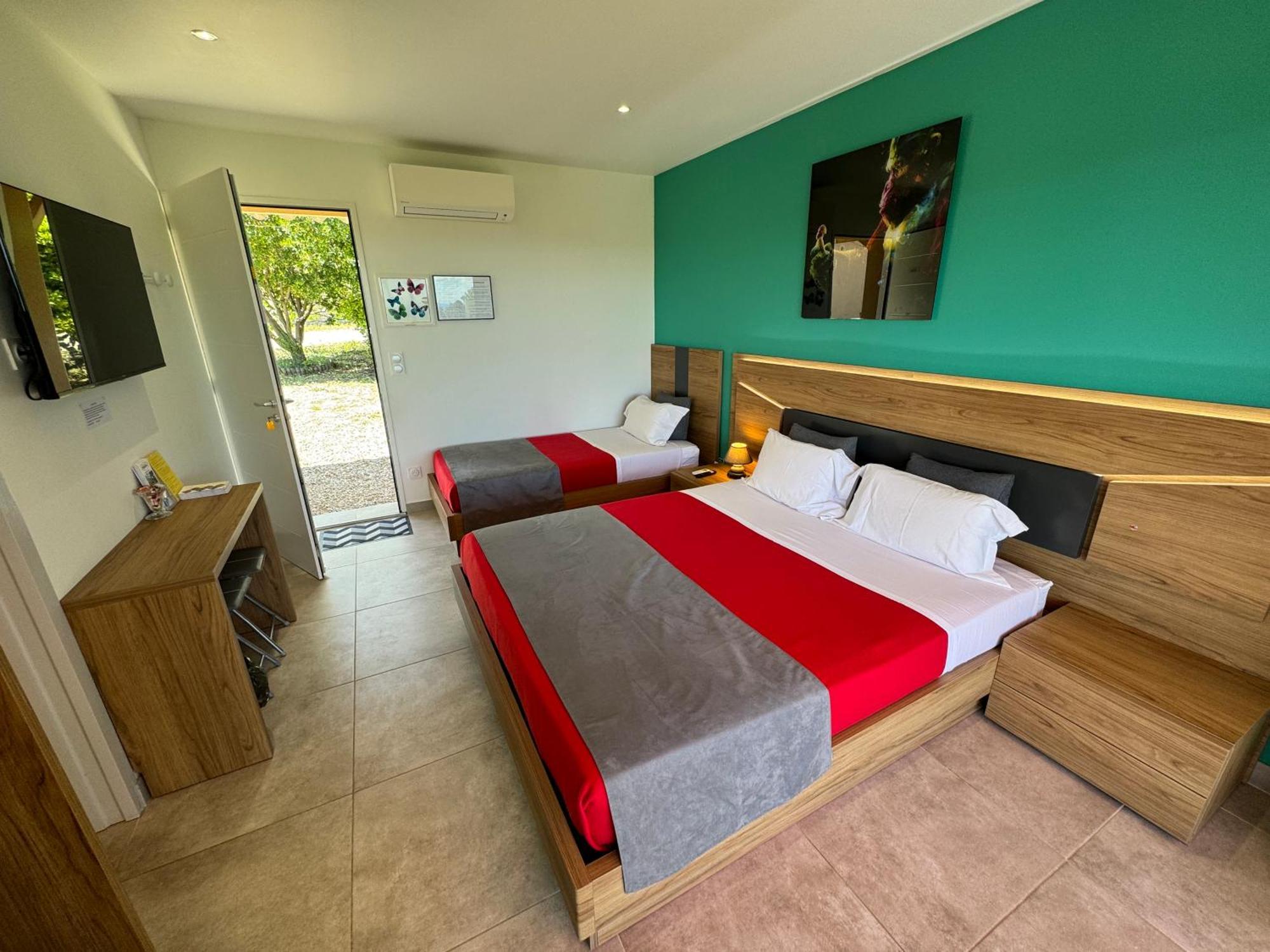 Domaine Maxxim Hotel Clermont-lʼHérault Buitenkant foto